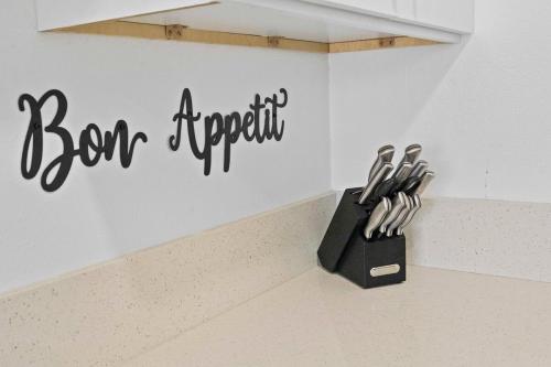 Gallery image of Your home away from home - Norwalk 2B1B in Norwalk