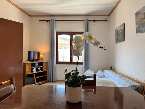 Postel nebo postele na pokoji v ubytování Konstantinos Junior Apartment II