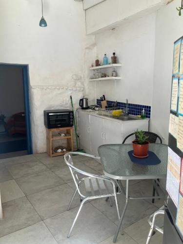 a kitchen with a table and chairs in a room at Santorini house y Santorini house 2 in San Pedro de Atacama
