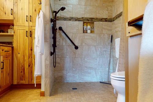 a bathroom with a shower and a toilet at 3 Bed Gorgeous Views Hot Tub Dog Friendly Ada in Langley