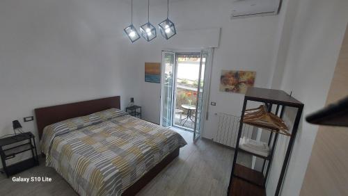 Una cama o camas en una habitación de A2 Passi Appartamento - Roma Monte Mario
