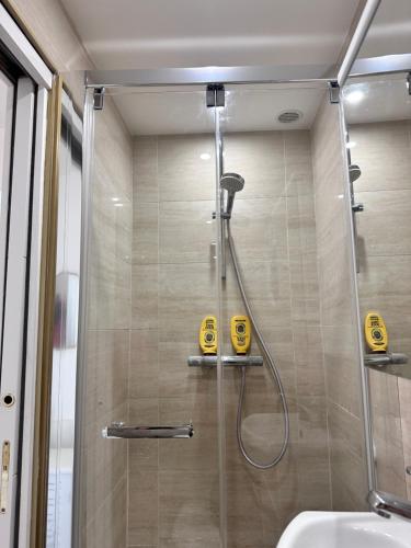 a bathroom with a shower with a glass door at RELAX HOME Maison et studio ensemble in Deauville