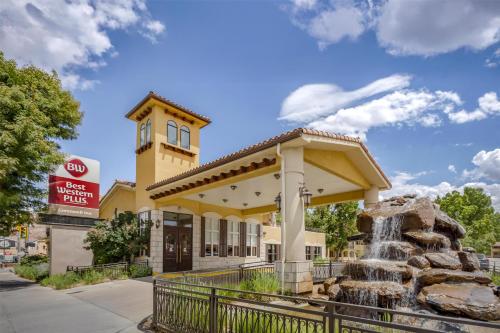a building with a fountain in front of it at Best Western Plus Greenwell Inn in Moab