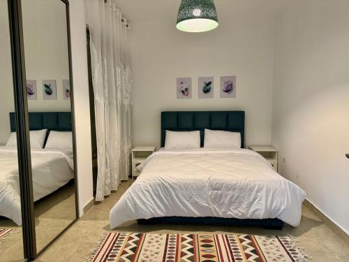 Krevet ili kreveti u jedinici u okviru objekta Loom & Light In the best location in Abdoun Amman