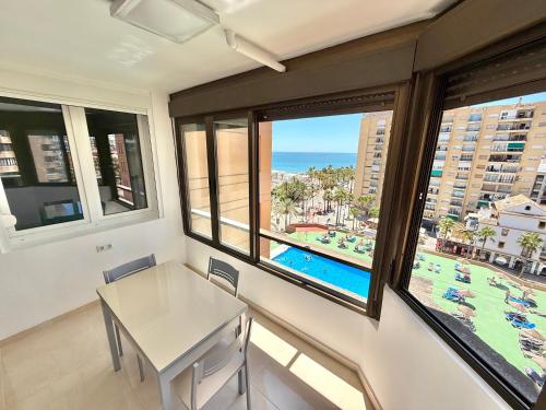 Las Palmeras BeachFront and Pool Cozy Apartment