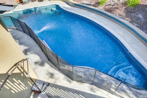 Πισίνα στο ή κοντά στο Pool Access and Private Deck Mtn-View Bonita Studio