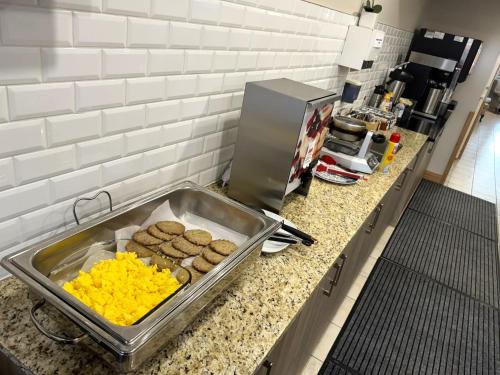 Cuisine ou kitchenette dans l'établissement Western Budget Motel #1 Leduc/Nisku