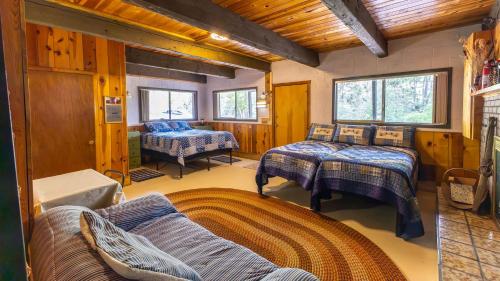 Ένα ή περισσότερα κρεβάτια σε δωμάτιο στο Glamping near Zion & Bryce For Family and Friends