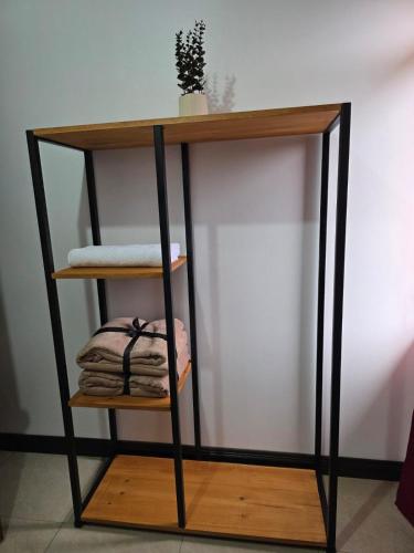 a wooden shelf with towels on it next to a wall at Copey Inspira in El Copey