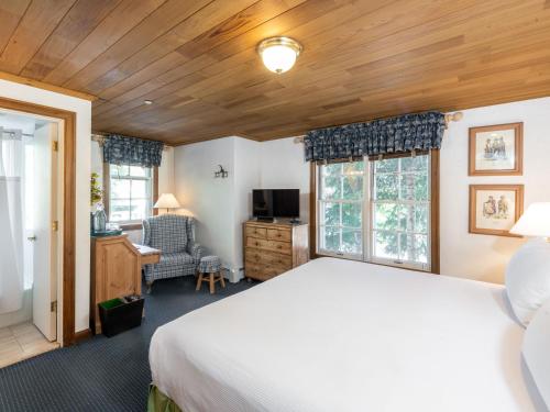 Una cama o camas en una habitación de Christiania Lodge