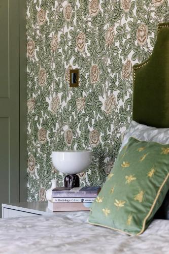 Gambar di galeri bagi Thames Mansion - Water View di Staines