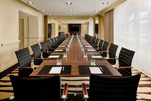 a large conference room with a long table and chairs at Hamburg Marriott Hotel in Hamburg