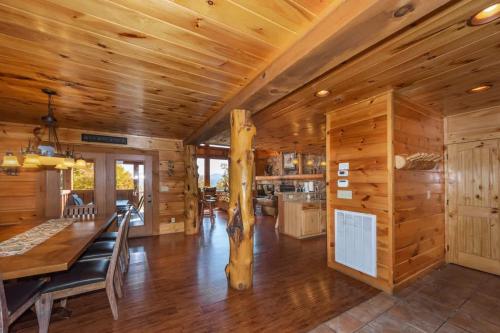 Dapur atau dapur kecil di Thunder Mountain - Stunning Views and Indoor Pool