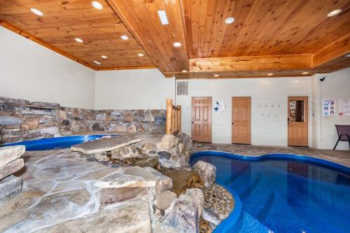 Kolam renang di atau dekat dengan Thunder Mountain - Stunning Views and Indoor Pool