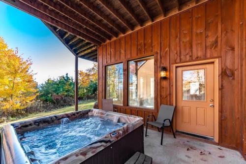 Gambar di galeri bagi Thunder Mountain - Stunning Views and Indoor Pool di Waldens Creek