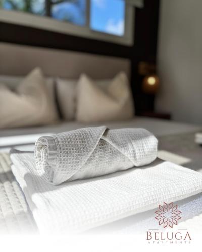 a pile of towels sitting on top of a bed at Beluga Apartments Curacao - nabij Willemstad & Mambo Beach in Willemstad