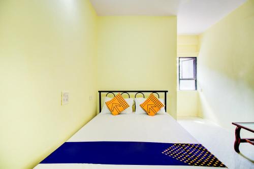 Katil atau katil-katil dalam bilik di Hotel O Manas Guest House