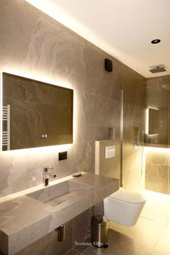 a bathroom with a sink and a toilet at Northstar Villas in Bogë