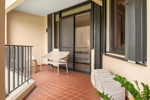 Un balcón o terraza de Beachfront Paradise 2br Crescent Beach Seaside