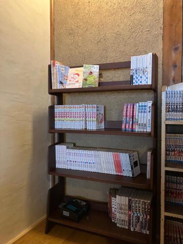 a book shelf filled with books and dvds at 一軒宿 百々 private house rental doudou in Mitoyo
