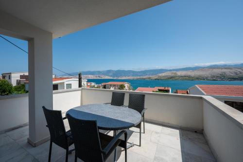 Apartments with parking space Pag - 24714