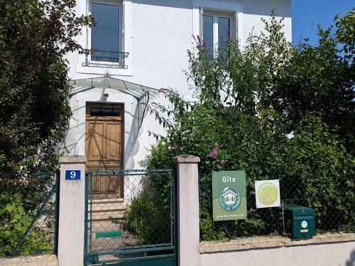 Maison Contemporaine avec Grand Jardin, Proche Moselle et Nancy, Idéale pour Pêche et Loisirs - FR-1-584-46