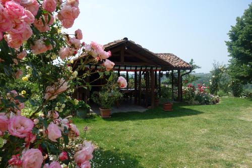Jardín al aire libre en Bricco Dei Ciliegi