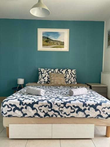 Nice modern flat tesisinde bir odada yatak veya yataklar