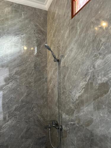a shower with a glass door in a bathroom at Merta House Sidemen in Sidemen