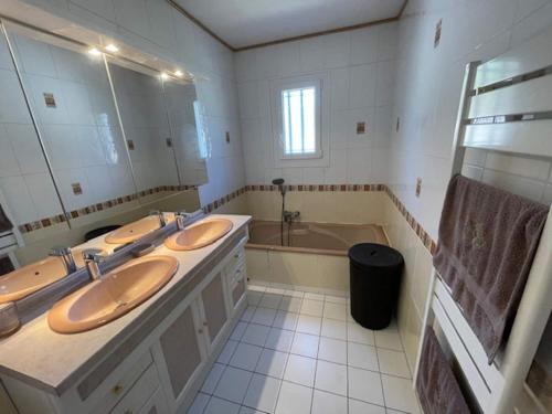 a bathroom with two sinks and a bath tub at Villa in Vidauban with Pool & Vineyards Nearby in Vidauban