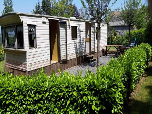 Zahrada ubytování Holiday Home in Gouvets near Normandy Coast