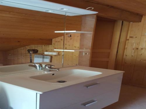 Chalet in Les Gets near Ski Bus & Sauna