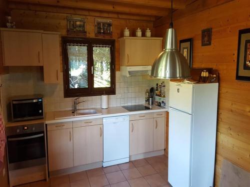 Chalet in Les Gets near Ski Bus & Sauna