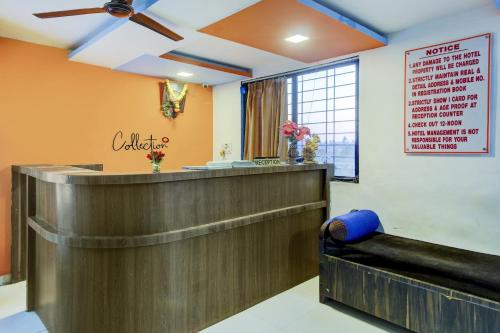 a waiting room at a restaurant with a cash register at Hotel O Krishna Palace in Dehu