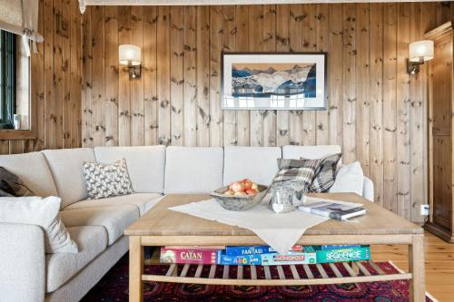 Ruang duduk di Mountain Cabin With Great Views