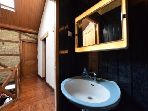 Ένα μπάνιο στο Spacious Villa with Sauna