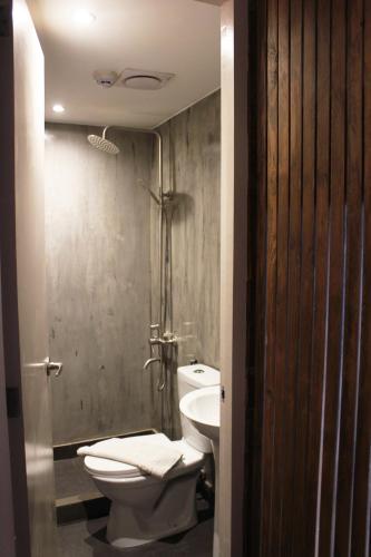 Un baño de CONNECTOR Hostel