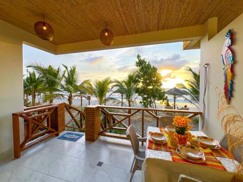 a balcony with a table and a view of the ocean at Suite Brisa Mulata en Laguna Beach, Tolú in Tolú