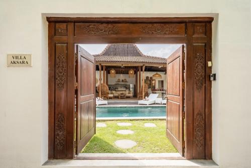 Πισίνα στο ή κοντά στο Renovated Villa Aksara Oberoi, 700m to Beach