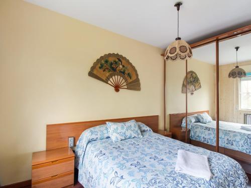 Ένα ή περισσότερα κρεβάτια σε δωμάτιο στο Villa in Villamuriel with Pool and Barbecue