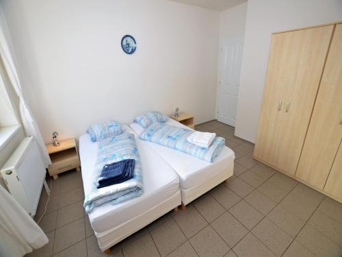 a bedroom with a bed with blue and white pillows at Villa in Nemojov near Giant Mountains in Nemojov