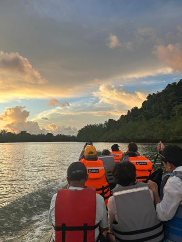a group of people in a boat on the water at Cabaña y restaurante vikana in Nuquí
