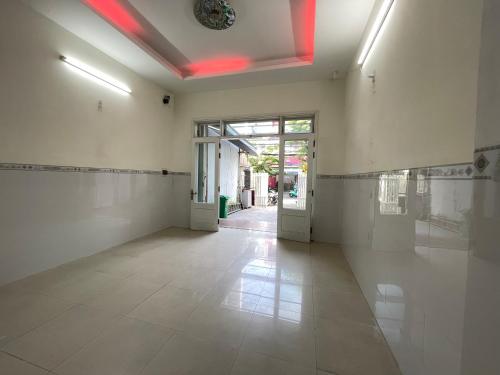 an empty room with white walls and a red ceiling at Cozy Dormitory House in Da Nang