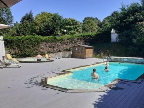 Bazén v ubytování Mobil-home avec terrasse pour 4 personnes - API-1-52-663 nebo v jeho okolí