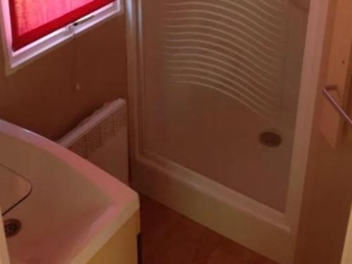 O baie la Mobil-home confortable avec terrasse pour 6 personnes - API-1-52-543