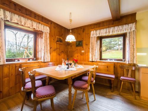 Ruang duduk di Farmhouse in St Johann with Sauna & Garden