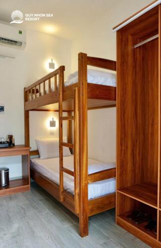 Postel nebo postele na pokoji v ubytování Quy Nhon Sea Resort