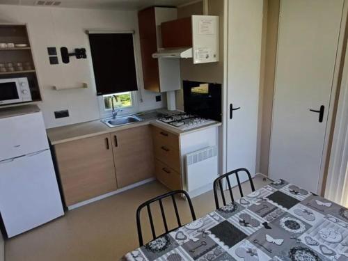 ランゴーニュにあるMobil-home pour 4 pers avec terrasse - API-1-52-494のギャラリーの写真