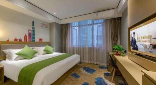 Ένα ή περισσότερα κρεβάτια σε δωμάτιο στο Shell Hotel Anhui Huaibei Railway Station Huiyuan Road
