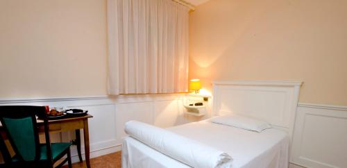 Ein Bett oder Betten in einem Zimmer der Unterkunft Hotel Incontro